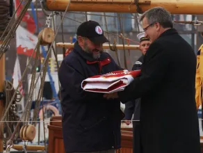 Prezydent RP przekazał banderę "Zaruskiemu"