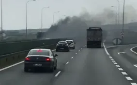                     Pożar ciężarówki na A1
            