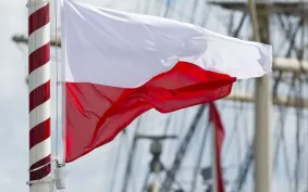                     Jak poprawnie wieszać polską flagę
                                            