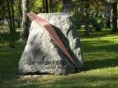 Obelisk ku czci Zbigniewa Herberta