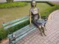 Kobieta na ławeczce