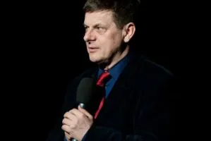 Odszedł dyrektor pełen wizji. Wspomnienie o Macieju Korwinie