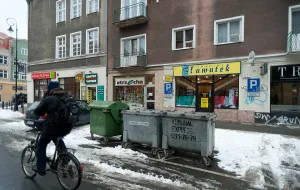 Wojna na śmietniki w samym centrum Gdańska