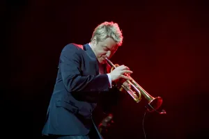Uroczy showman i jego magiczna trąbka - Chris Botti wystąpił w Hali Gdynia