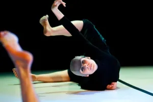 Ruch ponad opowieścią - o premierze Sopockiego Teatru Tańca
