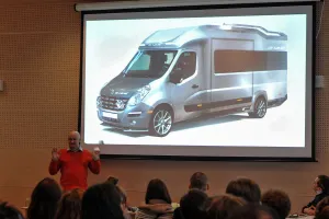 Janusz Kaniewski: Projektuję dla Ferrari, jeżdżę tramwajem