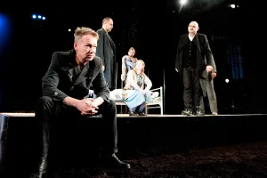 Zło się rozprzestrzenia powoli - o "Czarownicach z Salem" Teatru Wybrzeże