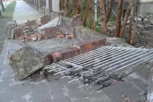Złomiarze zniszczyli ogrodzenie przy ul. Słowackiego