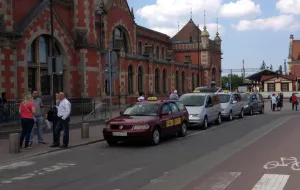 Taksówkarze wrócili przed Dworzec Główny w Gdańsku
