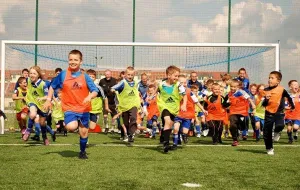 Football Academy: trenuj z pasją w angielskim stylu!