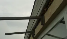 Zły stan dachów balkonów falowca na Przymorzu