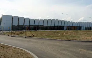 Lotnisko w Kosakowie ma poważne problemy. Lotnisko w Rębiechowie rozpoczyna rozbudowę