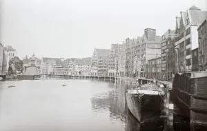 Turysta przyniósł do biblioteki nieznane zdjęcia Gdańska z czasów wojny