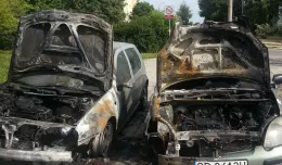 Spalone auta: policja szuka sprawcy. Czy poszkodowani otrzymają odszkodowania?