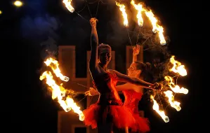 Ogień i taniec na festiwalu FROG w Gdyni