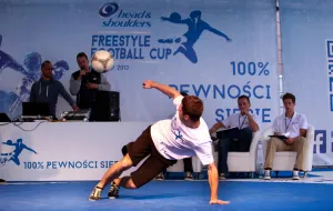 Piłkarski freestyle na Targu Rybnym