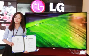 Po co komu krzywy ekran? Samsung i LG prezentują pierwsze telewizory OLED