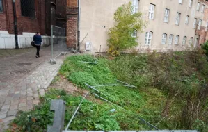 Gdańsk nie odbierze działki z dziurą wstydu, choć mógłby