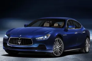 Maserati Ghibli. Nieco krótszy trójząb