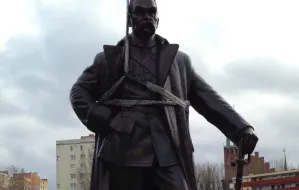 Pomnik Piłsudskiego znowu stanął w Gdyni