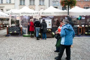 Długi Targ: 6,5 tys. zł za dwie lampki koniaku