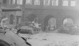 Unikatowe zdjęcia Gdańska po wkroczeniu wojsk radzieckich w 1945 r.