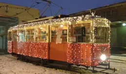Świąteczny tramwaj wyjechał na tory