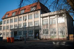 Dawna przychodnia czwarty raz na sprzedaż