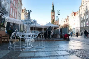 Znika nielegalny ogródek na Długim Targu