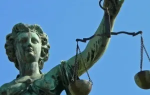 Prokuratura: zakonnik nie zgwałcił 19-latki. Sprawa umorzona