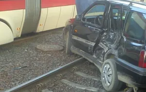 Wypadek tramwaju i samochodu na Kartuskiej