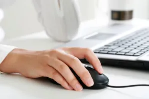 Zespół cieśni nadgarstka: jak zapobiegać, jak leczyć?
