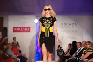 Tłum w Grandzie. Siła przyciągania Versace
