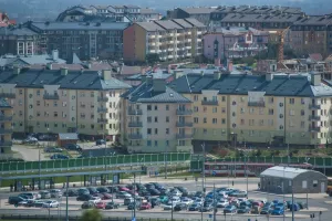 Mieszkanie na obrzeżach a koszty dojazdu