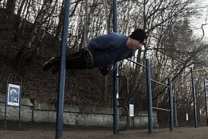 Aktywny weekend ze street workout lub fitnessem