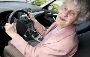 Czy senior za kierownicą stanowi zagrożenie?