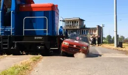 Pozorowany wypadek na przejeździe kolejowym