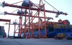 Poznaj pracę terminalu kontenerowego w Gdyni