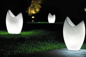 Ogrodowe iluminacje. Jakie oświetlenie wybrać?