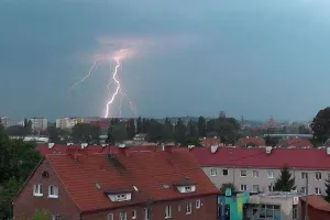 Popołudnie i noc pod znakiem burz i gradu