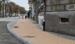 Dolne Miasto: nowy chodnik do wymiany, bo ma zły kolor
