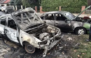 Siedem samochodów podpalono w nocy