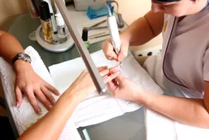 Bezpieczny manicure - na co zwrócić uwagę?