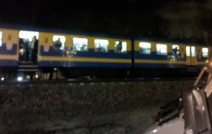 Pseudokibice zaatakowali pociąg. 10 osób poszkodowanych