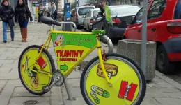 Gdyńskie stojaki rowerowe zajęte przez reklamy