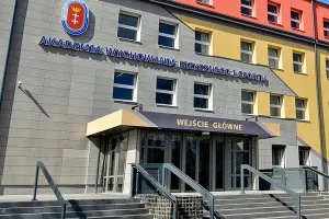 AWFiS chce sprzedać boisko na osiedle