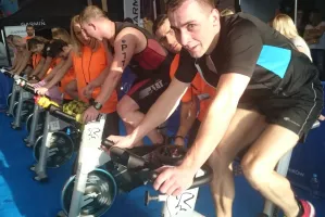 Triathloniści rywalizowali w... biurowcu