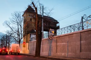 Pociągi pojadą wolniej we Wrzeszczu przez historyczną nastawnię
