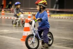 Zabierz swoje maluchy na wyścigi rowerowe