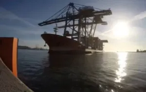Nowa suwnica zakończyła kolejny etap rozbudowy Gdynia Container Terminal
